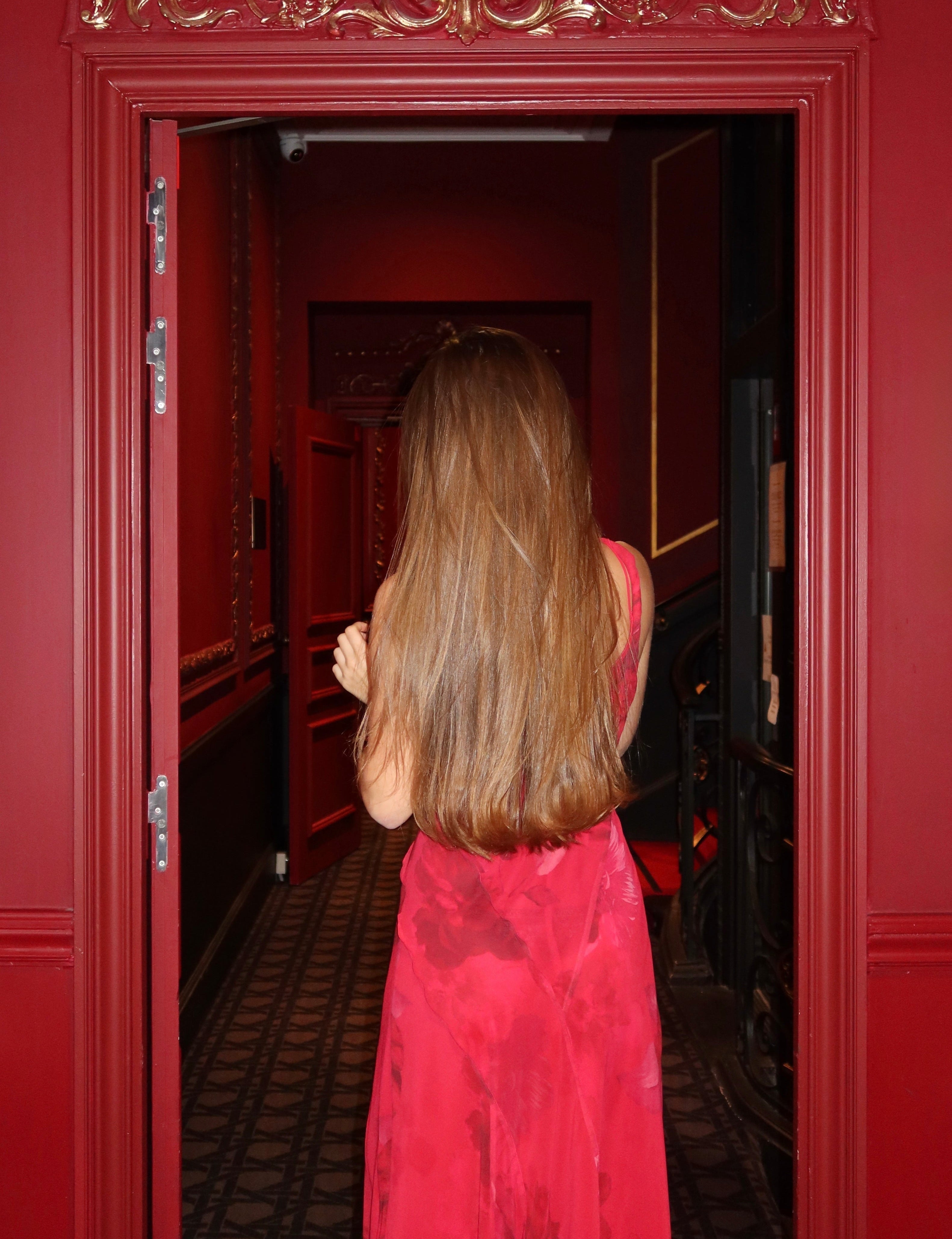 Cheveux secs : les 7 vraies causes (et leurs solutions)