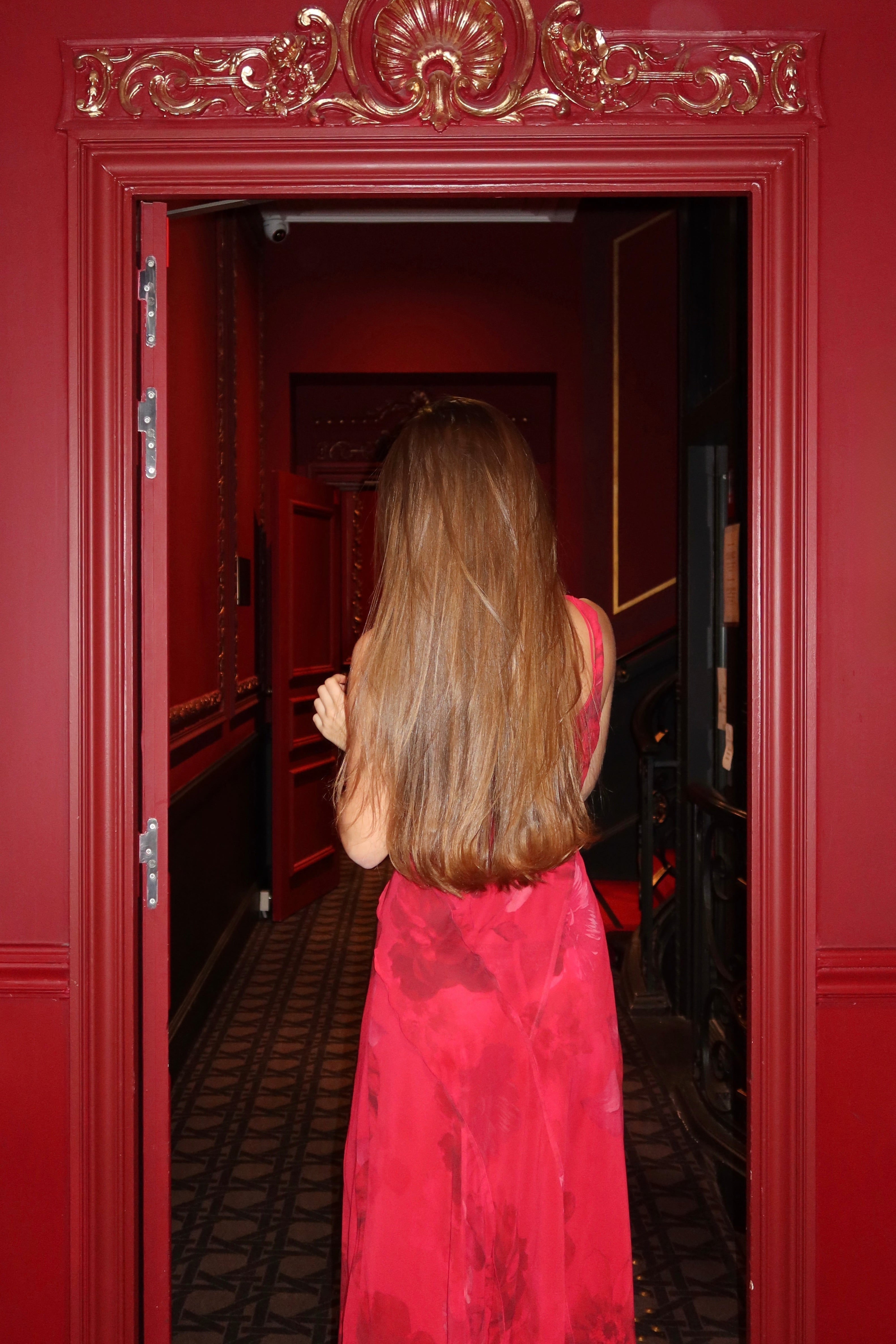 Cheveux secs : les 7 vraies causes (et leurs solutions)