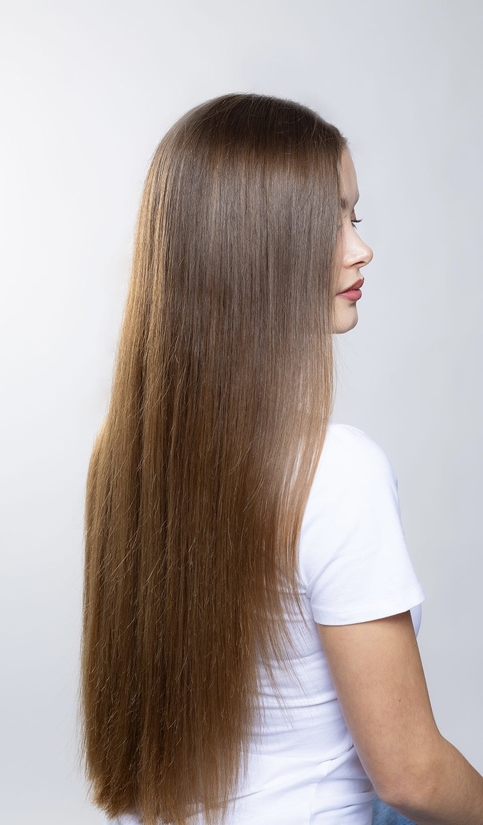 Cheveux longs grâce à la routine Nastia Hair